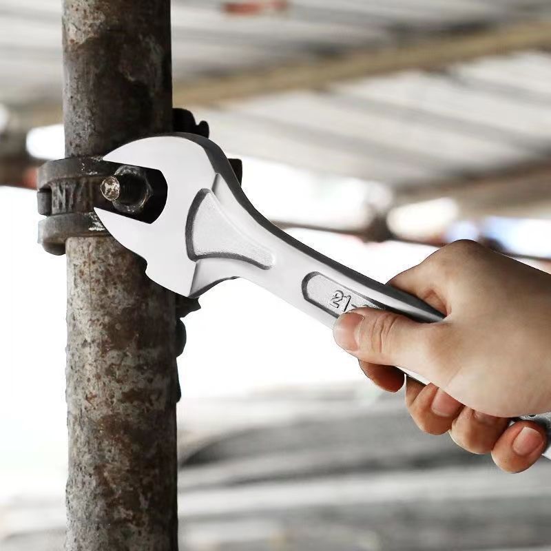 Woodworking wrench, manual scaffolding wrench, special for scaffolders, new multi-purpose, dual-purpose for construction site scaffolders Application Scenario