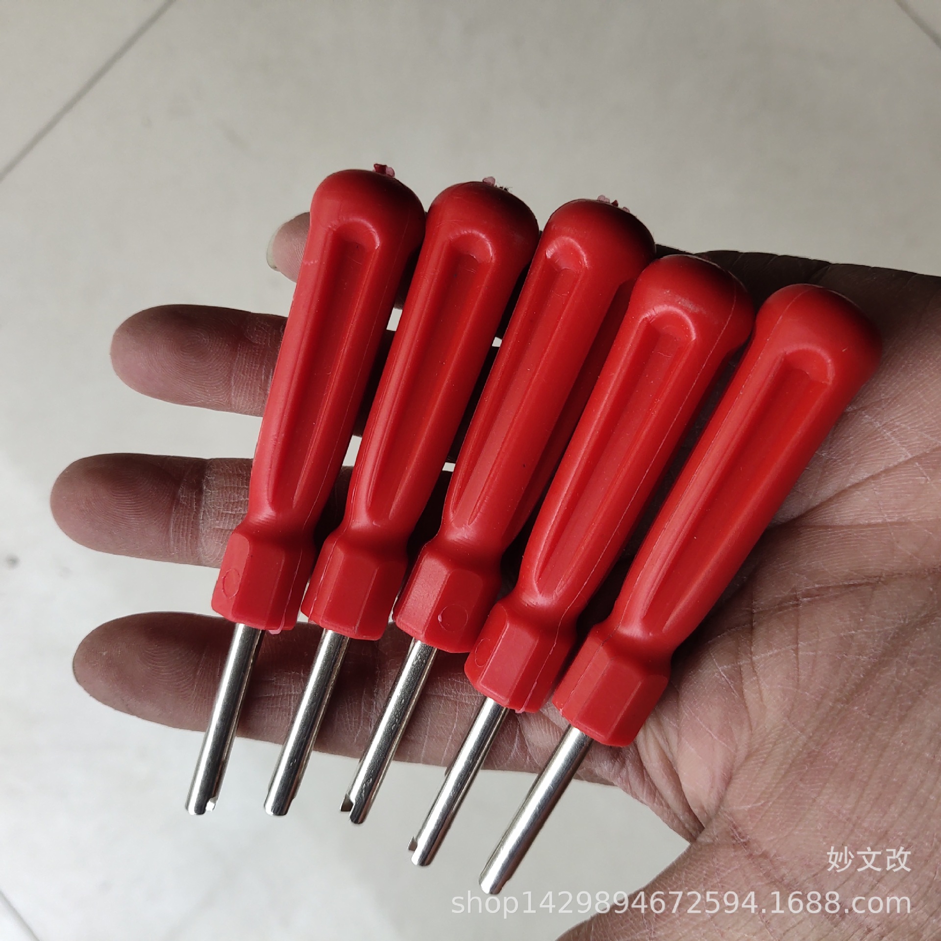 Wholesale valve core installation and disassembly tools, valve stem tightening tools, screwdrivers, screwdrivers, tire single-ended wrenches Application Scenario