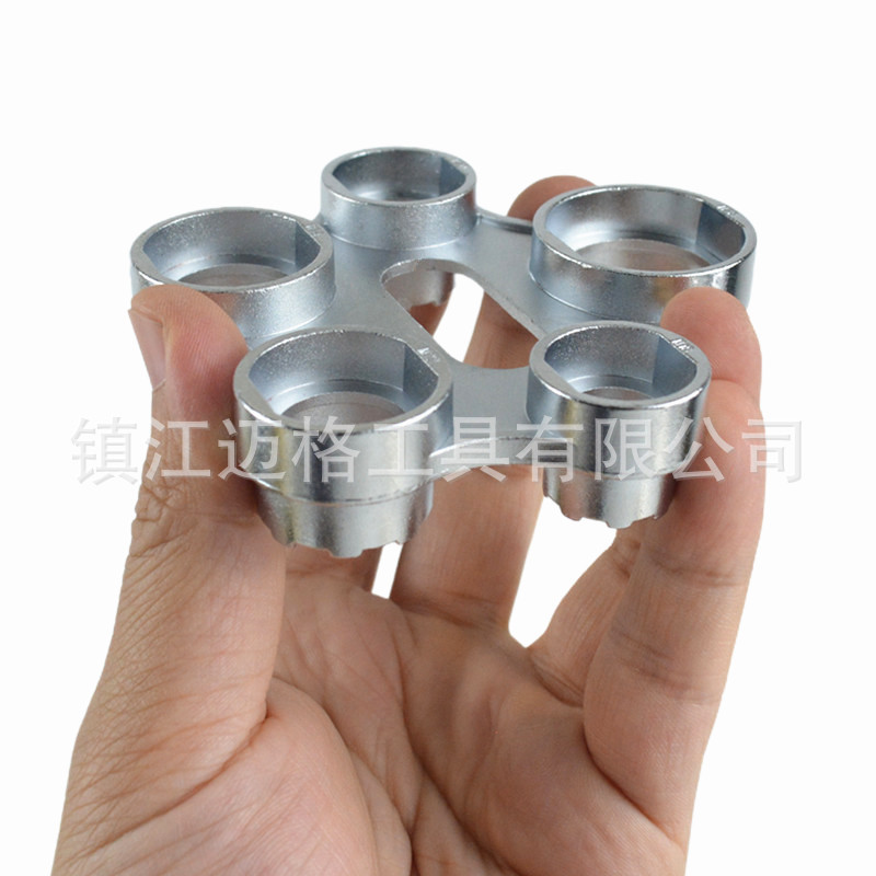 Six-in-one faucet aerator disassembly wrench, multi-size installation and disassembly tool, three-hole/five-hole Application Scenario
