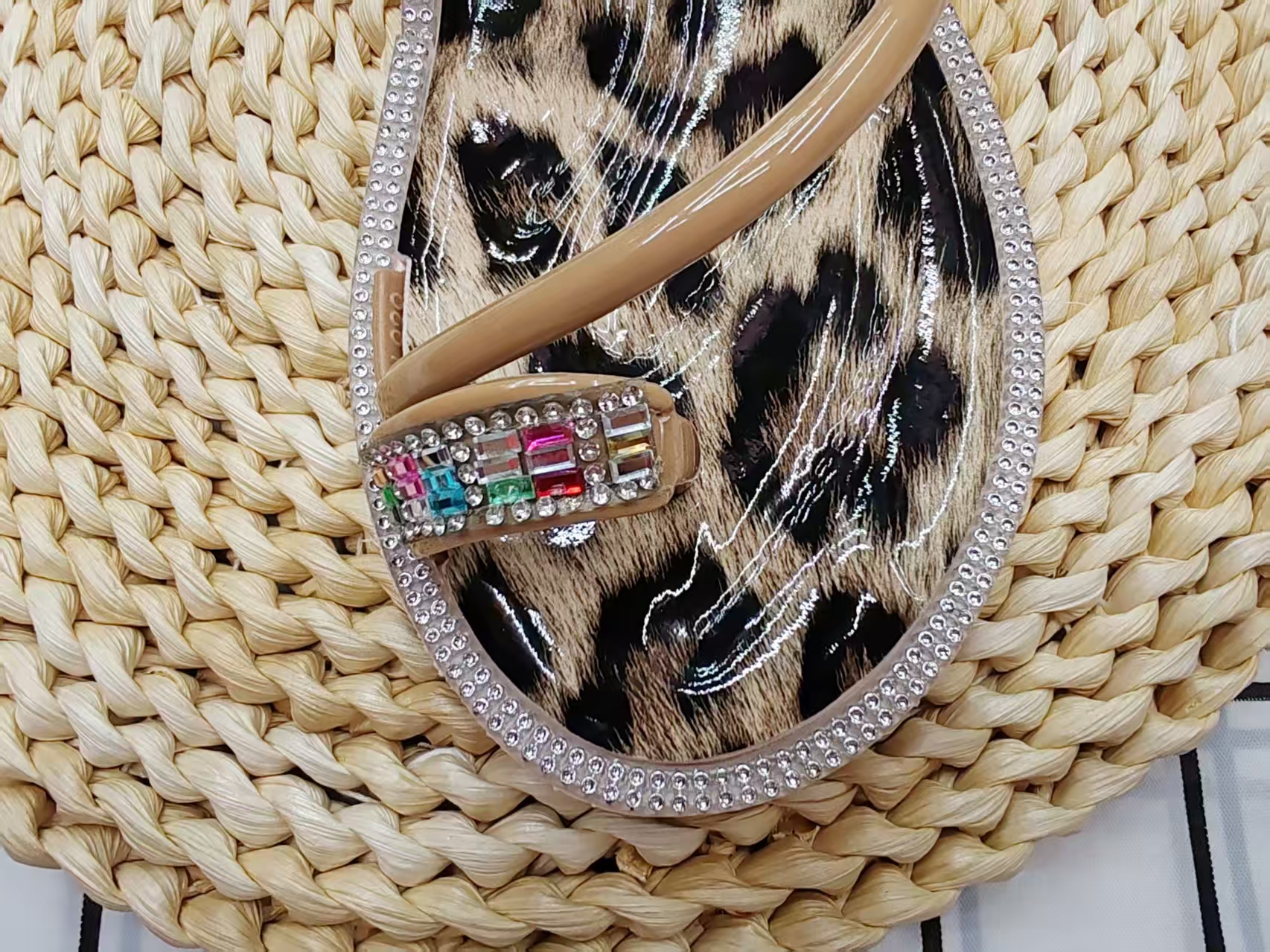 2025 new summer outerwear flat leopard print flip-flops with thin straps Application Scenario