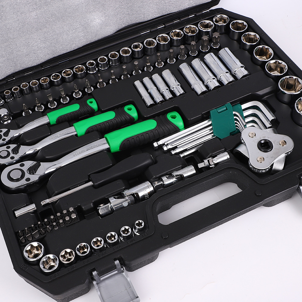 121PCS set of home repair toolboxes, car maintenance ratchet wrench socket combination hardware tool sets Application Scenario