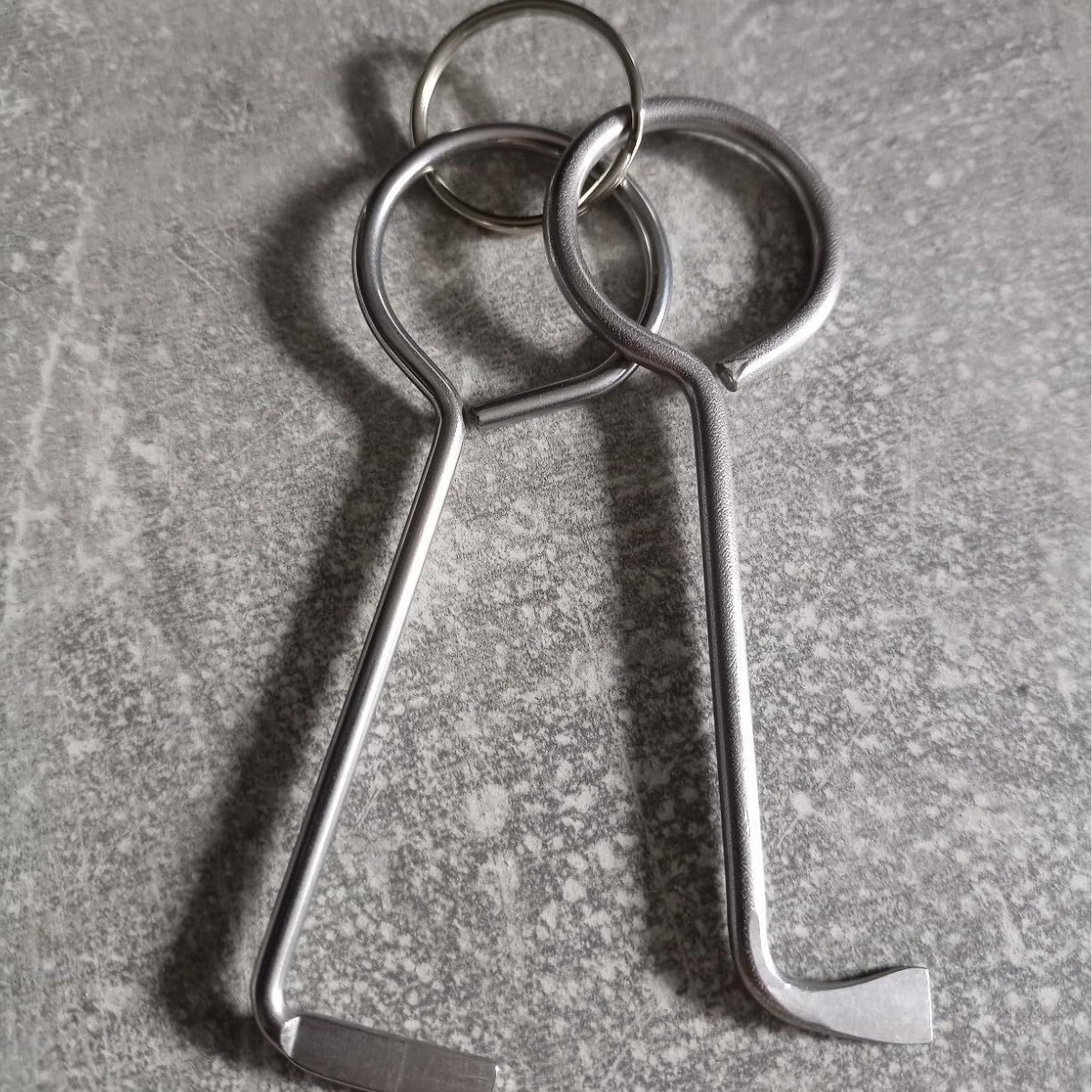 Two-piece set of tools, universal tools Application Scenario