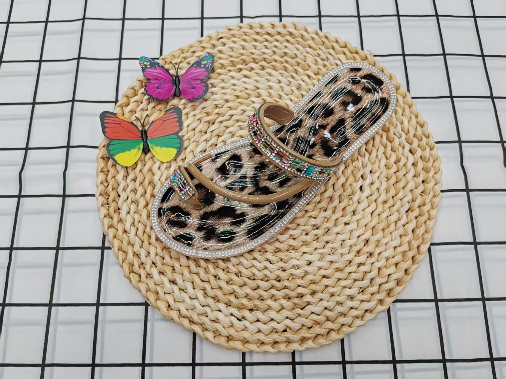 2025 new summer outerwear flat leopard print flip-flops with thin straps details Picture