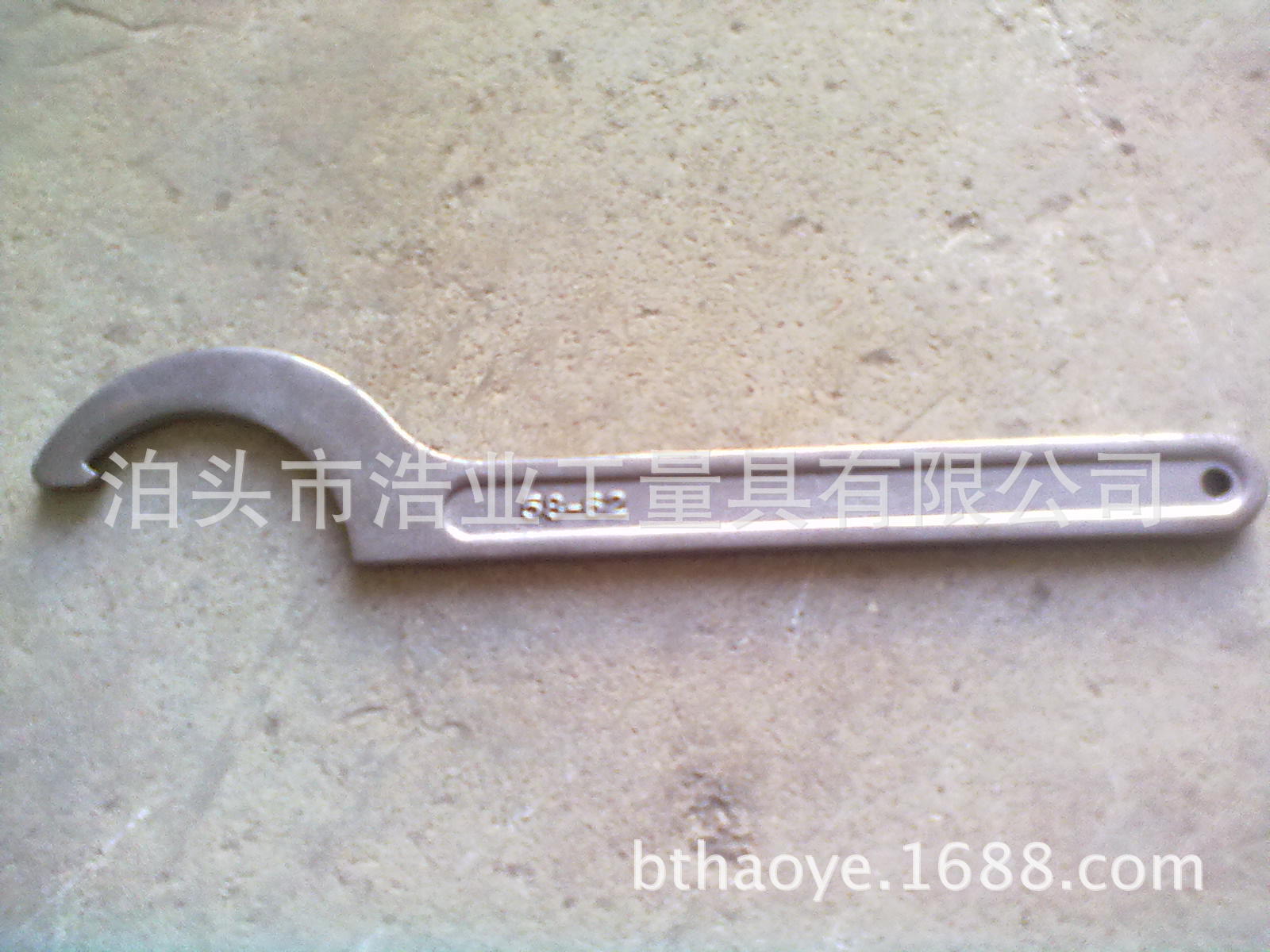 Crescent hook wrench, side hole round nut hook wrench, integral die forging 25-28, 30-32, 34-36 Item Picture