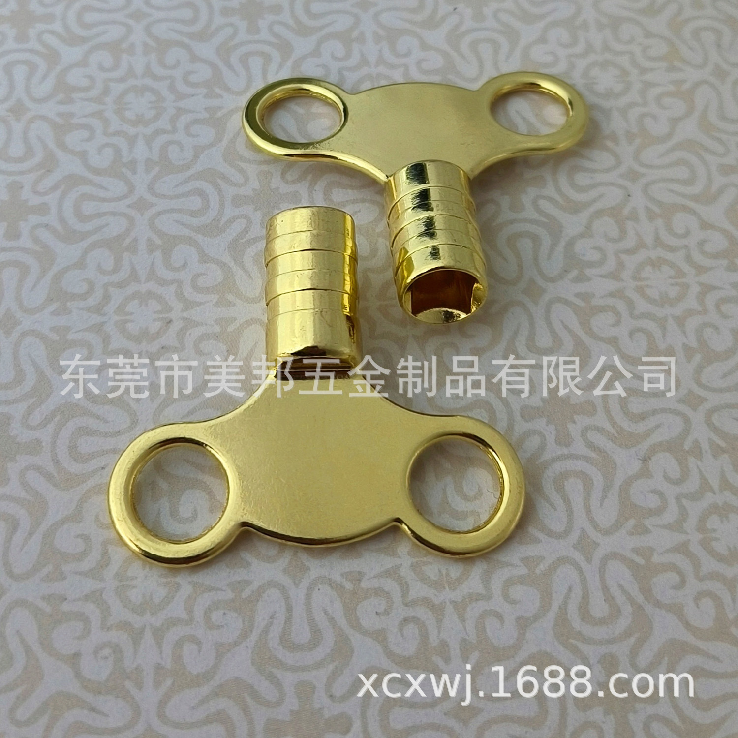 Dual-purpose metal small wrench for HVAC equipment air release valve, special key switch for radiator air release valve in European and American apartments Specification drawing