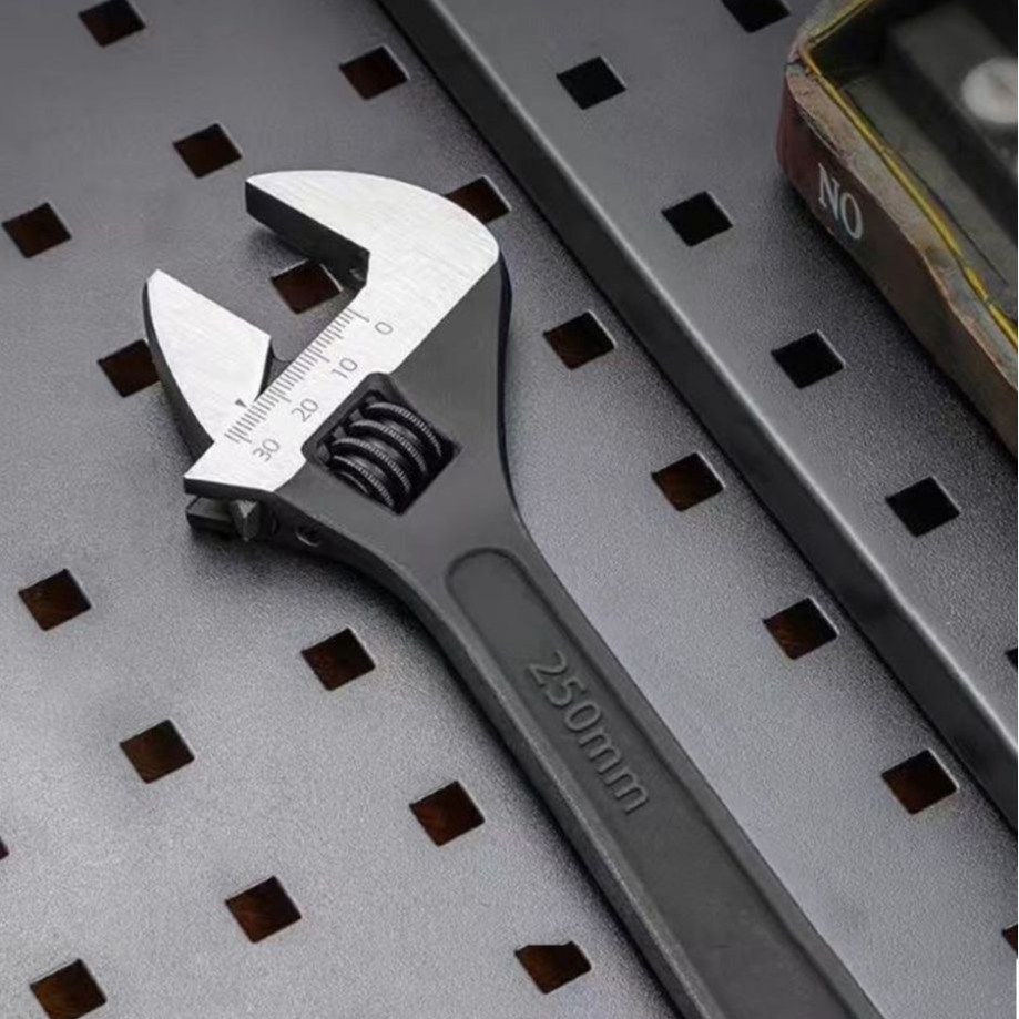 The hardware manufacturer supplies adjustable wrenches with sleeves, electrophoretic black wrenches, adjustable wrenches, wrenches and neutral wrenches details Picture