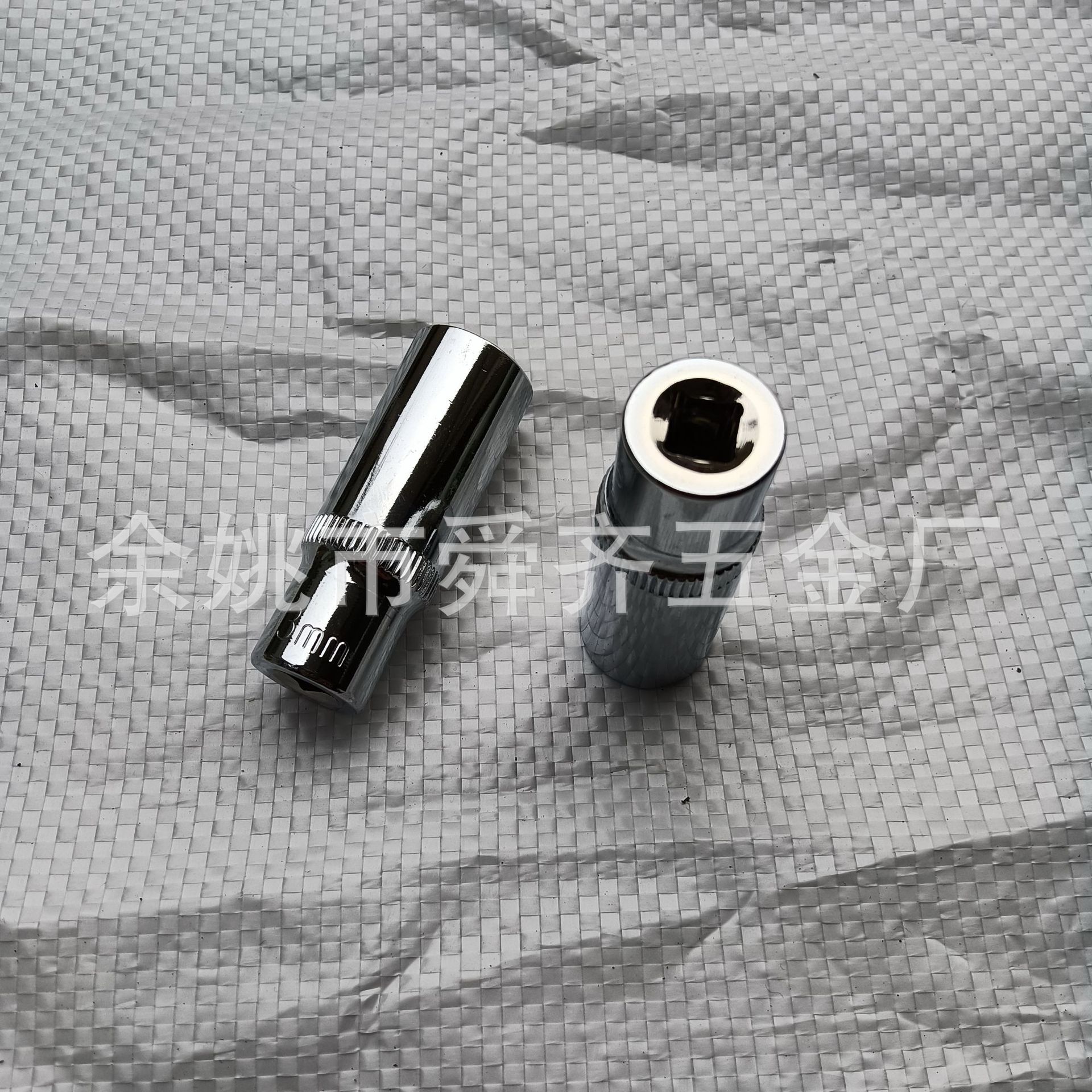 The manufacturer supplies hexagonal long sleeves of 1/4 and 3/8 with a red-pressed screwdriver and a mirror-finished extended sleeve Specification drawing