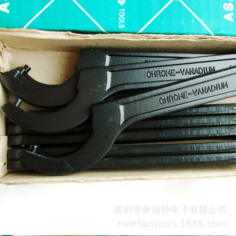 Hook wrench FP4042 water meter cover hook wrench, multi-functional machine repair crescent wrench, high carbon steel A Application Scenario