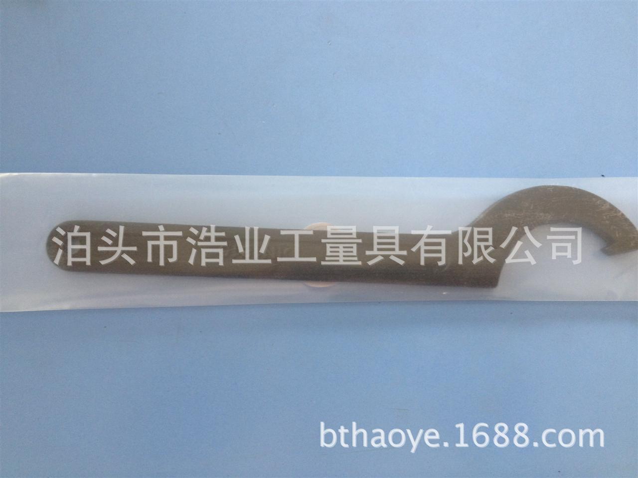 Flexible crescent wrench, hook wrench, heat treatment hardware disassembly tool, hook head C-shaped wrench APU Specification drawing