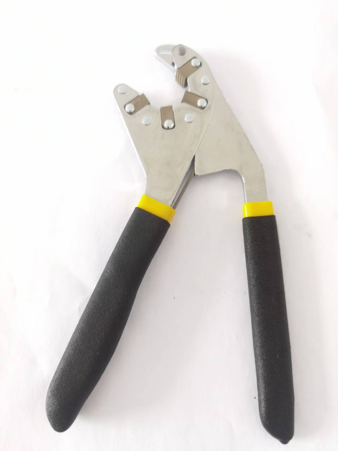 A manually adjustable magic wrench with a ratchet hexagonal alloy steel industrial-grade multi-purpose external hexagon adjustable wrench undefined