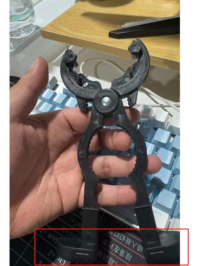 Dual-purpose pressure reducing valve wrench, disassembly pliers, tightening and loosening tools, multi-functional gas valve, three-in-one plastic wrench undefined