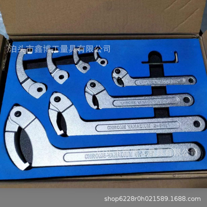 Movable crescent-shaped wrench, water meter cylinder locking round nut wrench, ultrasonic mold adjustable hook wrench Application Scenario