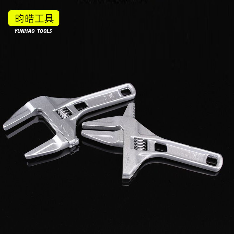 Wholesale aluminum alloy short-handled light large-opening bathroom wrenches, adjustable wrenches, plumbing and sewer pipe maintenance workers details Picture