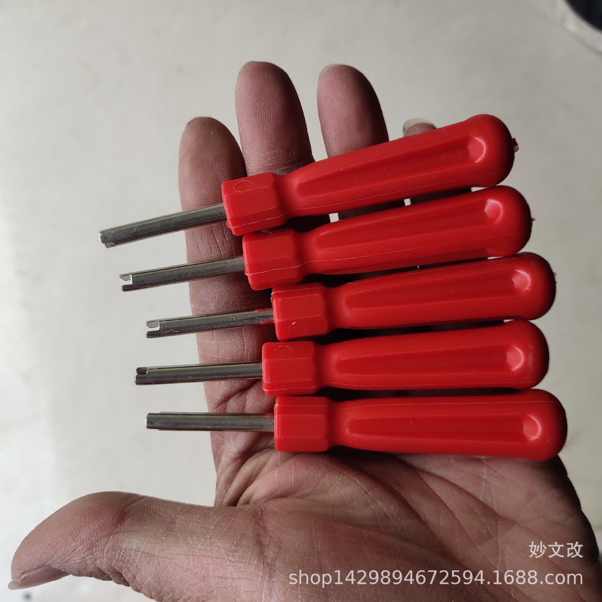 Wholesale valve core installation and disassembly tools, valve stem tightening tools, screwdrivers, screwdrivers, tire single-ended wrenches full figure