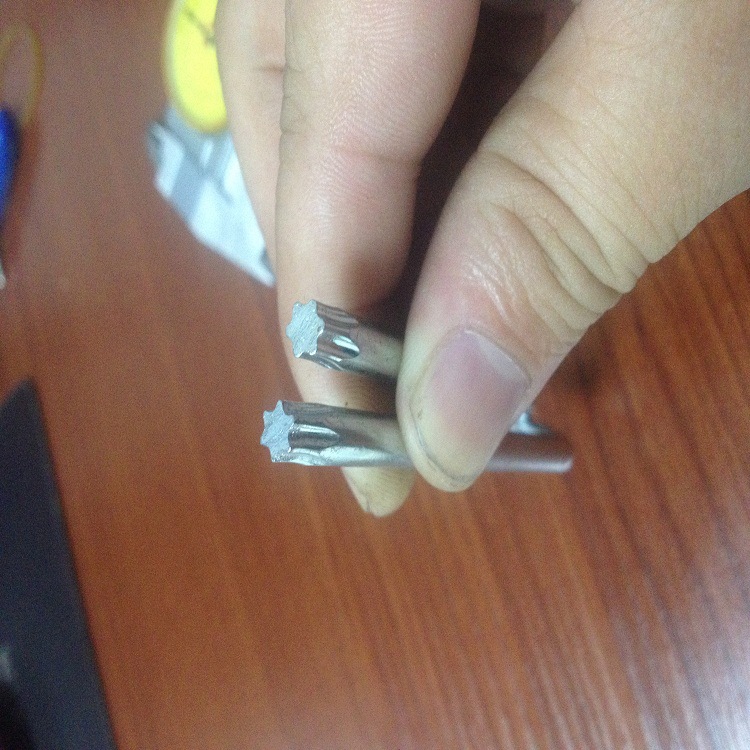 The manufacturer produces and sells medium and high carbon steel hardened and quenched L-shaped double-ended star-shaped tool wrenches T30-30*90 Application Scenario