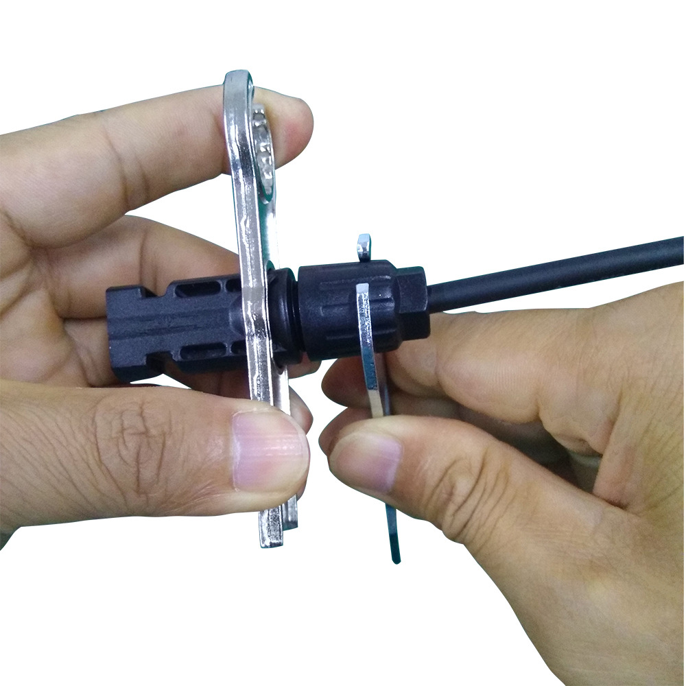 MC4 photovoltaic joint wrench, a dedicated wrench for solar photovoltaic connectors, is a labor-saving wrench for clamping positions Application Scenario