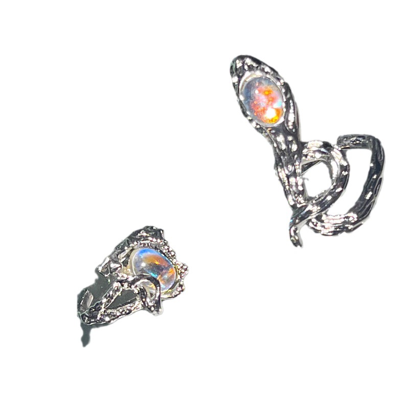 A niche design moonstone snake-shaped opening ring for women on Instagram, with a cool, fashionable and unique style Item Picture