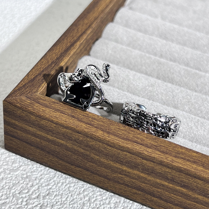 This is A sophisticated, punk, niche design ring with a unique and fashionable style Specification drawing