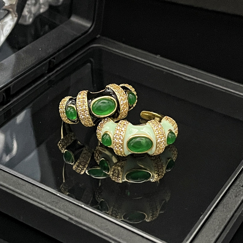 A light luxury and niche design, a court retro drip glaze imitation emerald open ring, a high-end, individualistic and cool ring for women Specification drawing