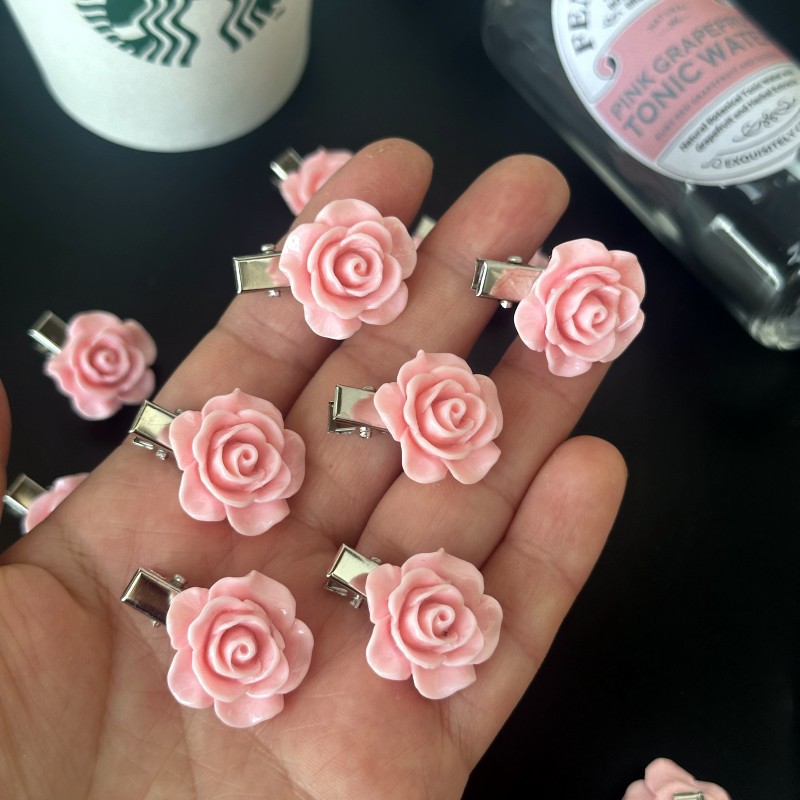 Pink rose hair clips, sweet and girlish ponytail hair accessories, hair clips, headwear, hair clips, braid hair clips, hair clips details Picture