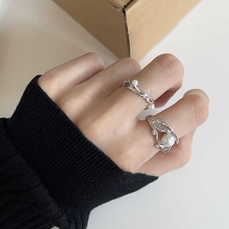 Sweet, cool, unique, versatile, irregular-shaped texture inlaid open ring, a trend of women's niche, light luxury and elegant food rings full figure