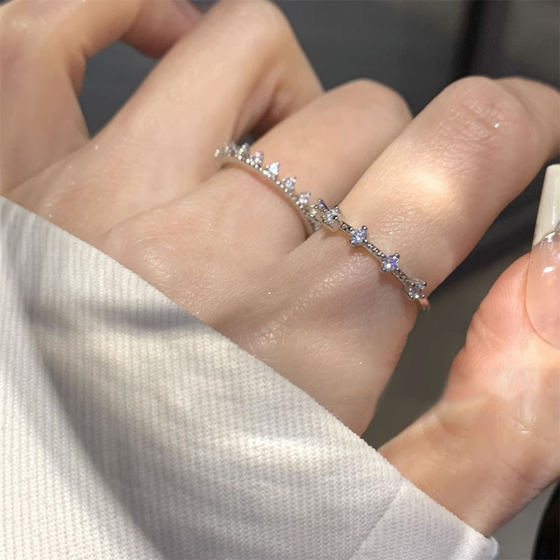 A new, exquisite and simple zirconia ring for women on Instagram, with a cold and elegant style, is a niche and light luxury layered ring Application Scenario