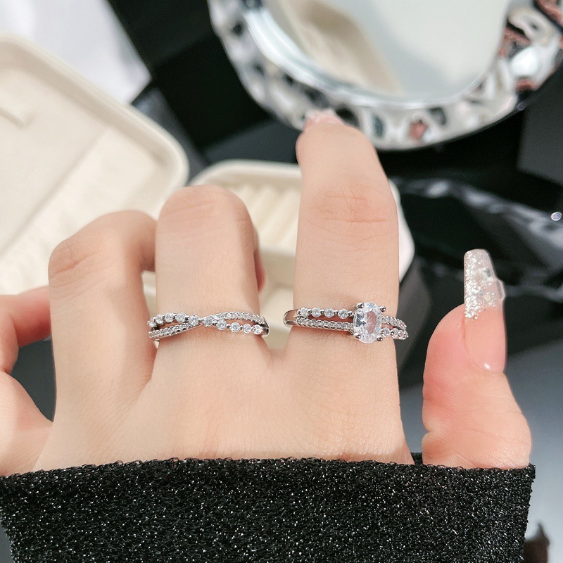 This elegant, fully diamond-studded, slightly sparkling, sweet, cool, and light luxury open-top ring is a niche design for women on Instagram. It's a friend ring with a cold style details Picture