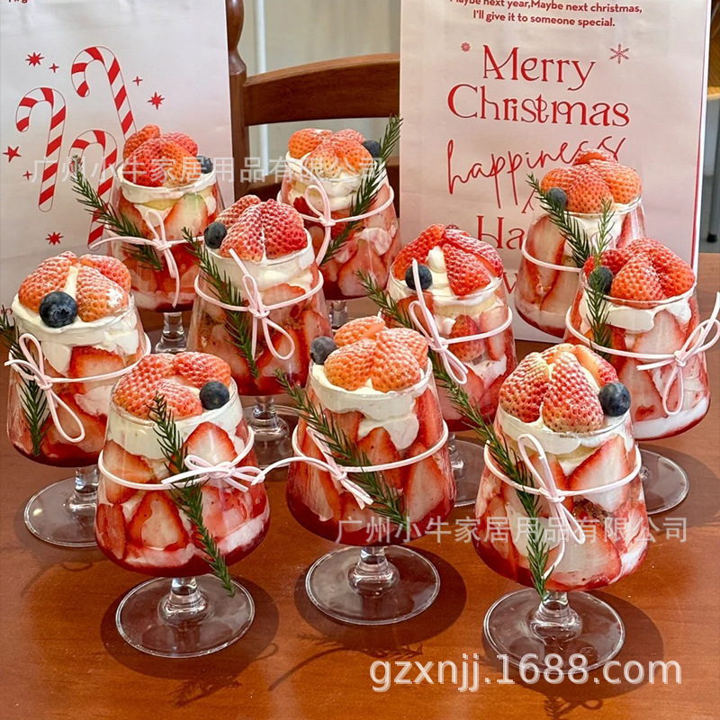 Dessert strawberry cake, short cup, mousse dessert cup, Valentine's Day cherry wine glass, ceremonial glass cup full figure