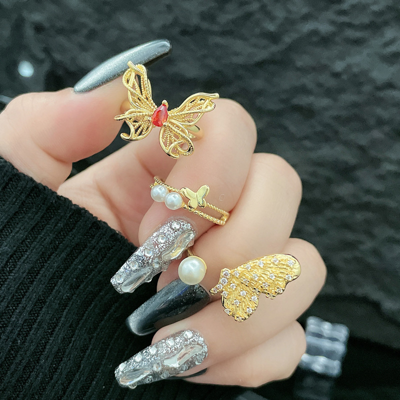 New palace retro hollowed-out filigree butterfly ring for women, adjustable temperament, a sweet and cool plain ring for a fugitive princess details Picture