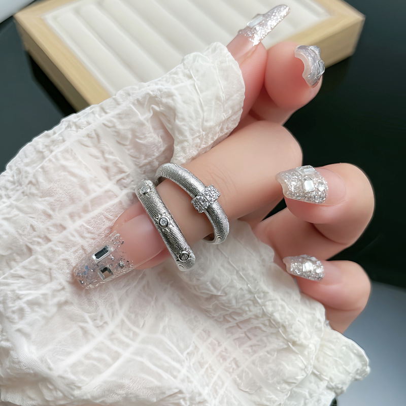 A simple zircon open ring for women, a new brushed high-end index finger ring, a light luxury, niche and exquisite autumn and winter accessory trend full figure