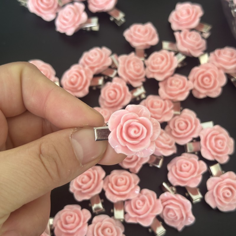 Pink rose hair clips, sweet and girlish ponytail hair accessories, hair clips, headwear, hair clips, braid hair clips, hair clips Application Scenario