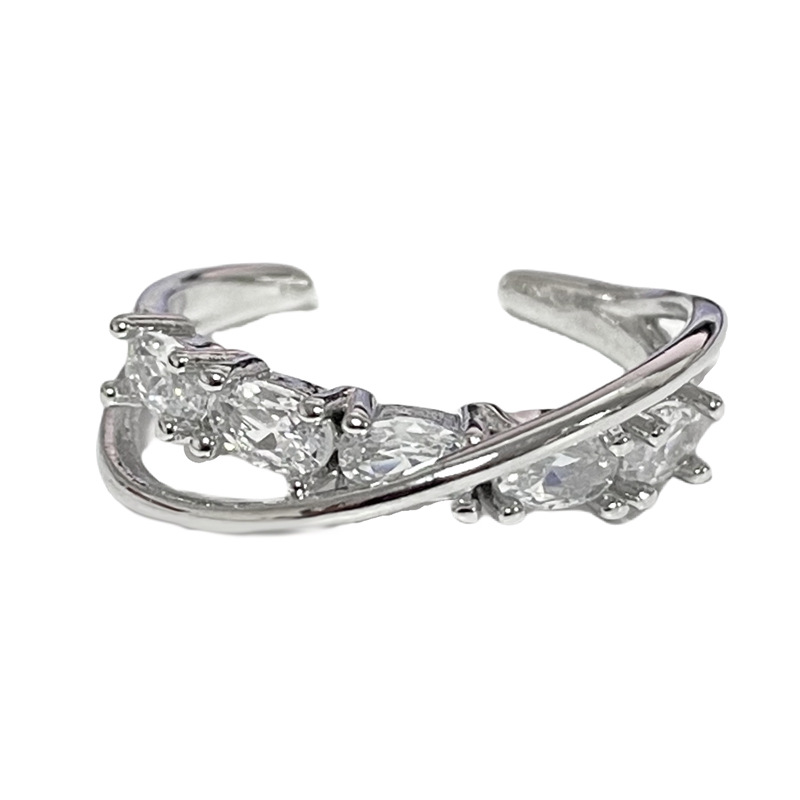 A cold and elegant cross-border fashion geometric clasp open ring for women, exuding a sense of light luxury and sophistication. A delicate food ring is worn in a cross-layered manner Item Picture