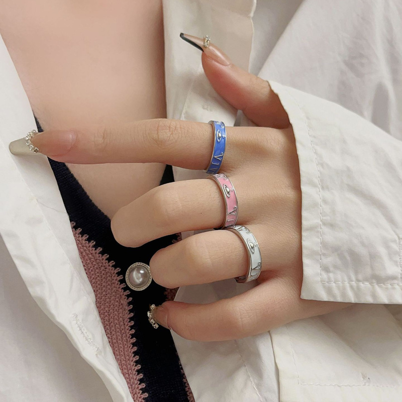 The Western Empress Vivian's oil-dripping Saturn ring is a simple, fashionable, high-end, light luxury and niche design ring jewelry for women Specification drawing