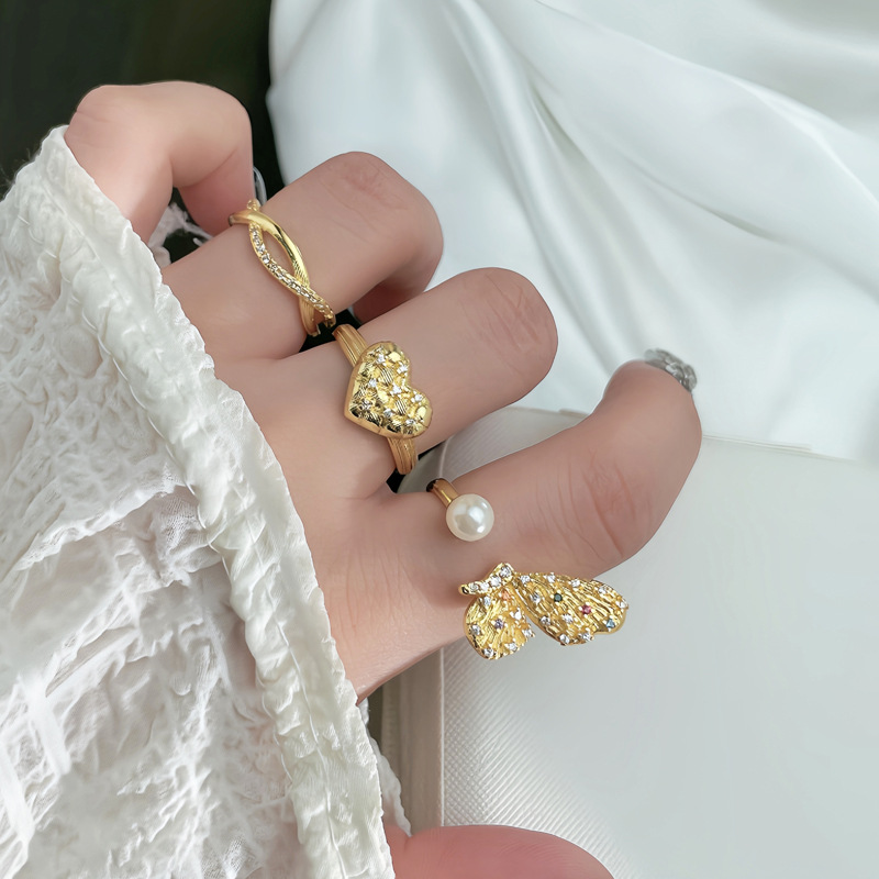A new retro brushed butterfly diamond open-top ring with a feminine court style, sweet and cool heart, and a high-end layered index finger ring details Picture