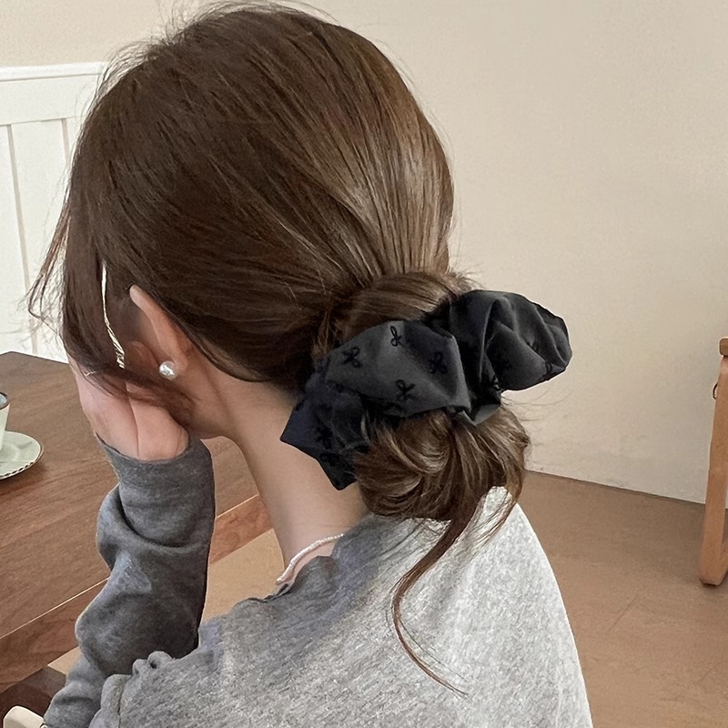 Bowknot large intestine hair band, a fashionable, simple and versatile Japanese and Korean style. Made of polka dot super soft fabric, it is fresh and sweet Specification drawing