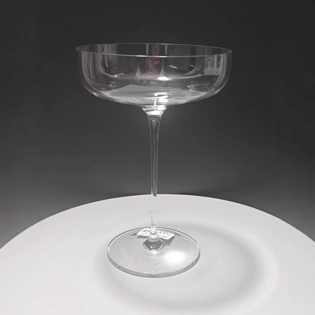 Creative influencer Instagram sweet wine glass, fruit wine glass, crystal glass, transparent cocktail glass, tart glass, Tiffany glass, batch full figure