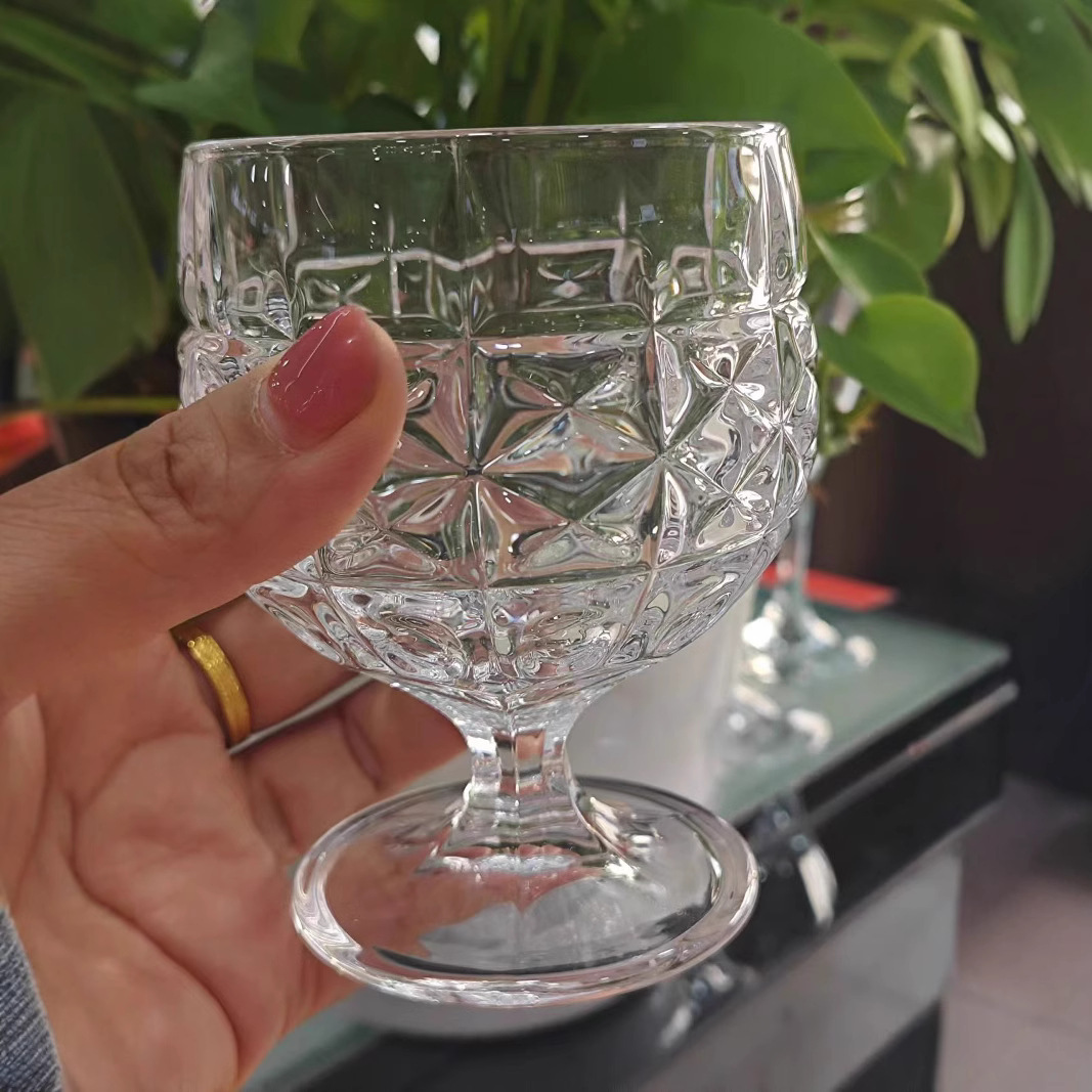 Lizun European-style carved low-stemmed foreign wine glasses, home light luxury retro brandy glasses, tall glasses, whisky glasses and water glasses Application Scenario