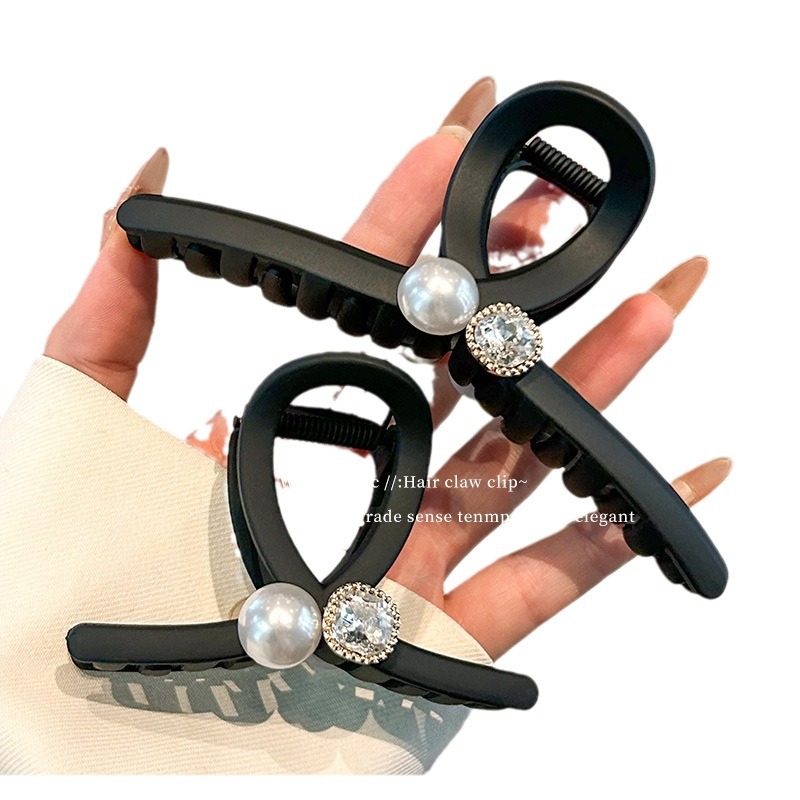 Water diamond pearl hair clips and hair accessories with a high-end feel, a small fragrance style gemstone velvet grappling plate, a high-end feel, and a flocked hair clip Item Picture