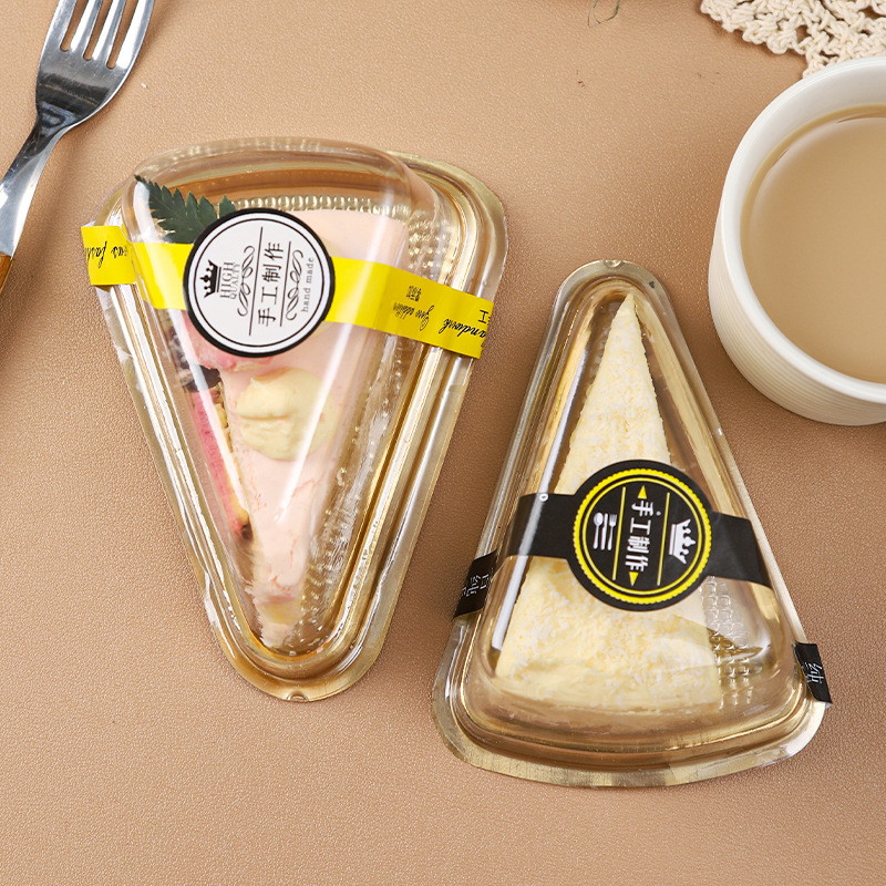 Layered mousse cake cut into pieces, vacuum-formed Western pastry packaging box, 6-inch and 8-inch transparent triangular packaging and baking cake box details Picture