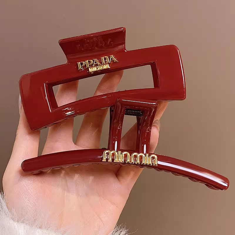 New Year's red miumiu letter hair clips for women, a niche hair accessory with a high-end touch, a small chanel-style shark clip, Christmas hair clips Application Scenario