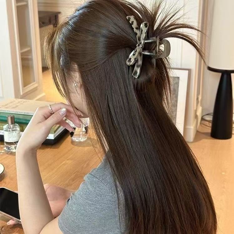 Korean-style leopard print bow clip for women, semi-tied hair, shark clip, oversized hair clip, elegant headwear and hairpin full figure