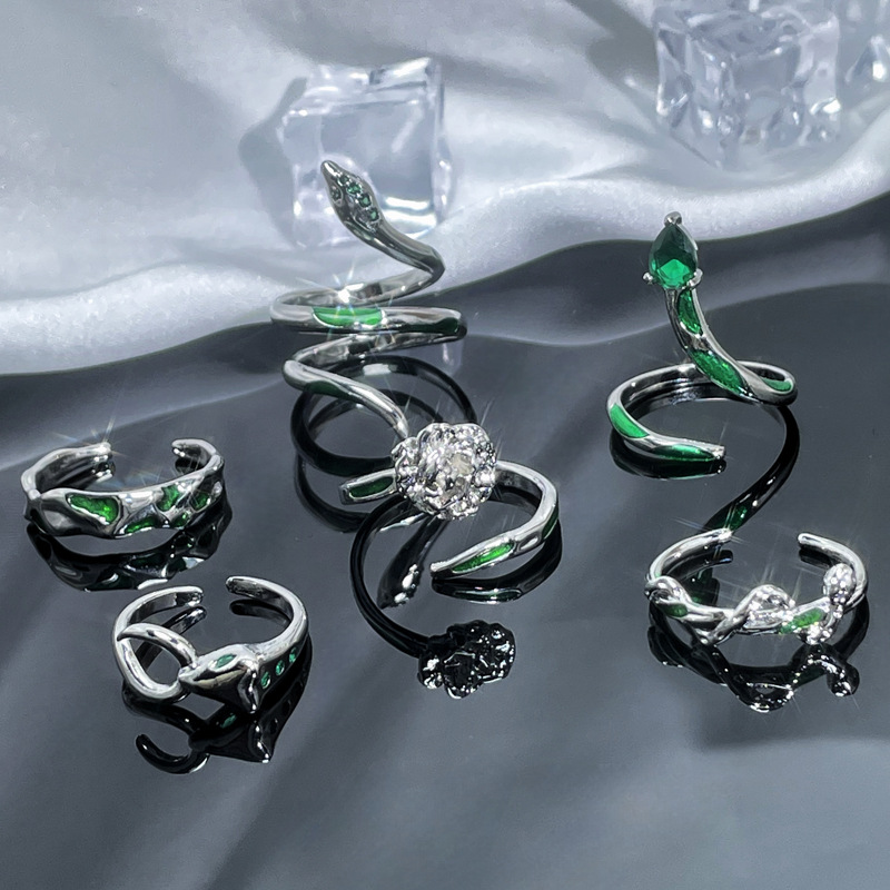 The ins cold trend design snake-shaped opening ring exudes a sweet and cool feminine charm, is versatile and high-end, and is a light luxury index ring full figure
