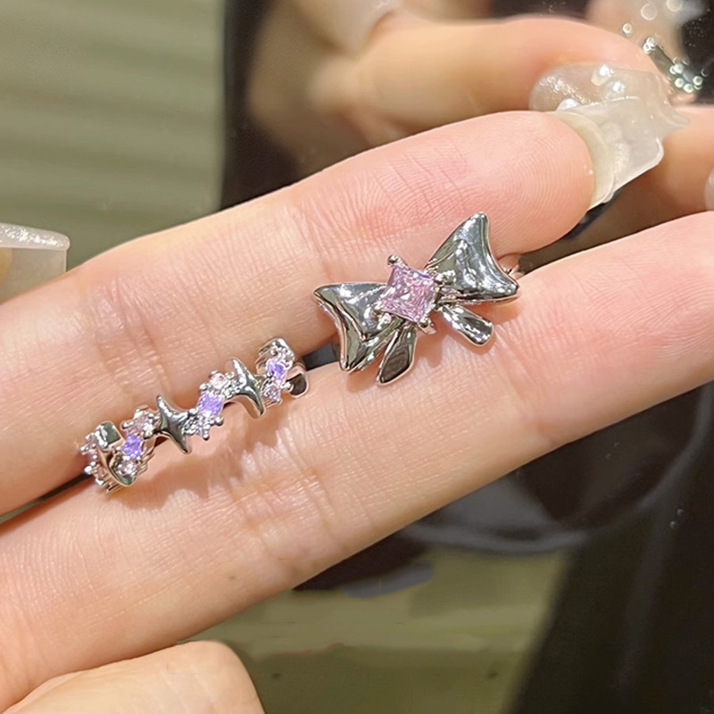 A new and unique Y2K food ring for women with a sweet and cool pink diamond bow and zircon star opening details Picture