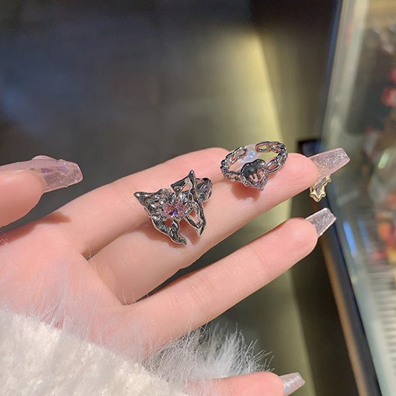 Sweet and cool zircon butterfly ring design, open ring, stacked irregular ring, pink diamond heart lock, index finger ring Application Scenario
