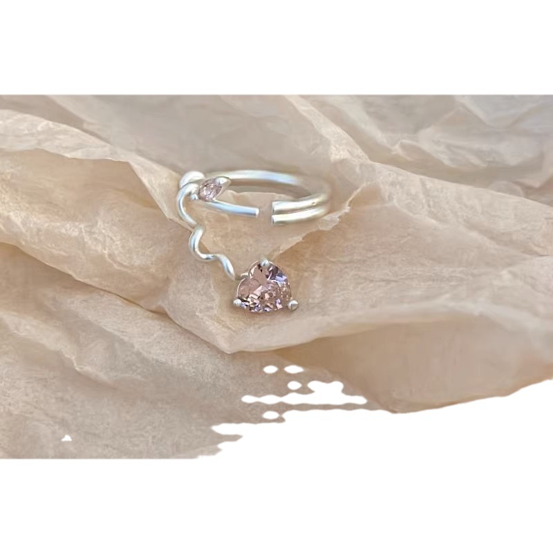 A new open ring with a sweet and cool style, a niche design, and a light luxury and high-end feel. It's a pink diamond zircon ins cold style ring for women Item Picture