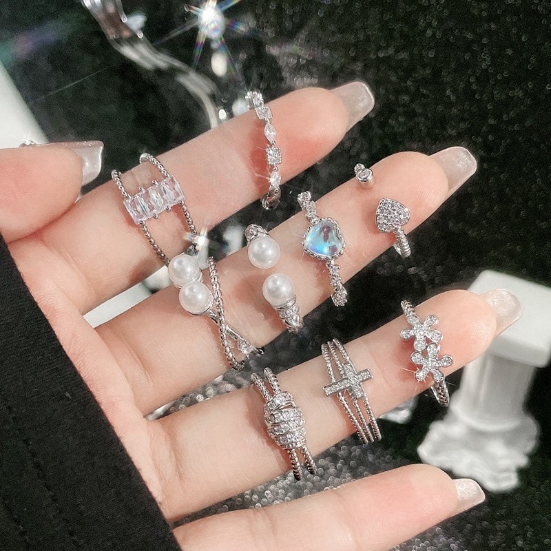 This delicate and exquisite, simple open ring with a twist pattern is a niche Instagram-style, light luxury and high-end ring trend for women details Picture