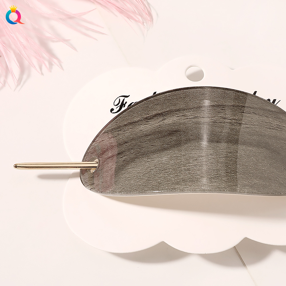 Qiyue Cross-border's new acrylic oval hairpin, simple and modern updo hairpin, back of the head hairpin, hairpin and hair accessory Application Scenario