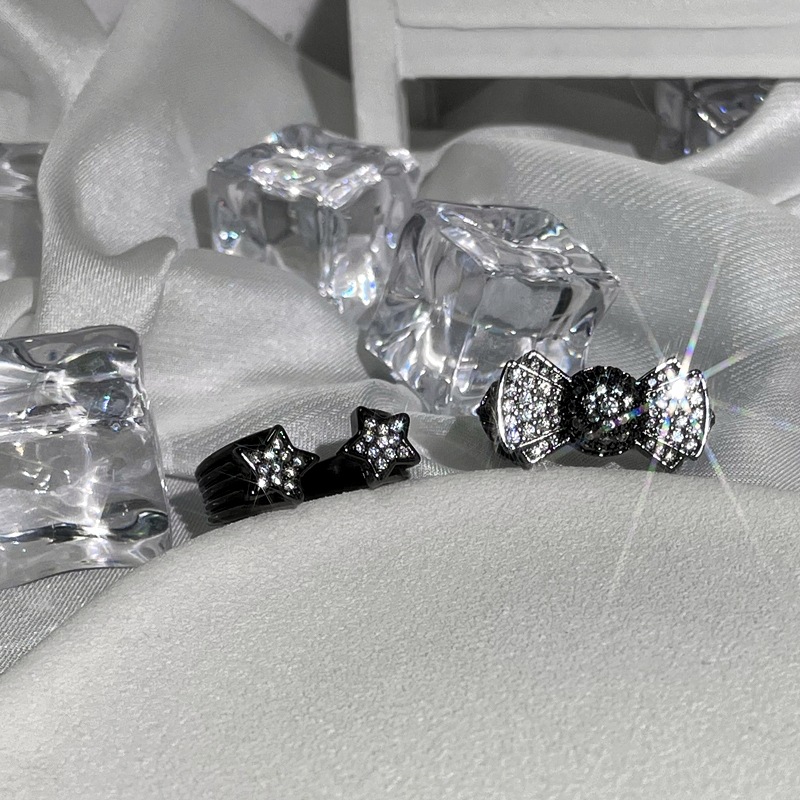 European and American punk retro dark star-shaped opening ring bow, a niche full-diamond light luxury and cool style index finger ring Specification drawing