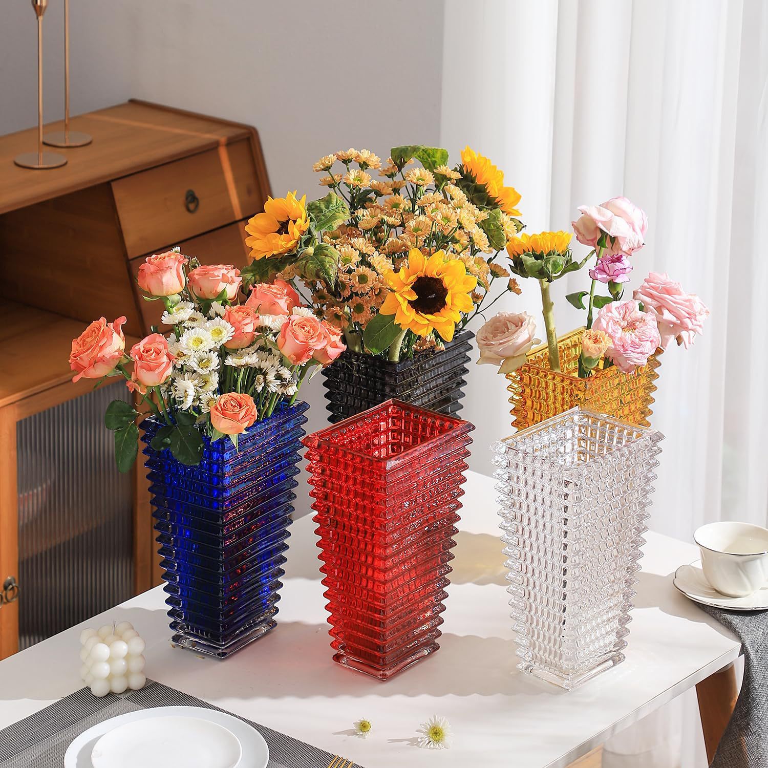 The factory produces modern, simple and brilliant glass crystal vases for home and dining room countertops, as well as flower and water care vases full figure
