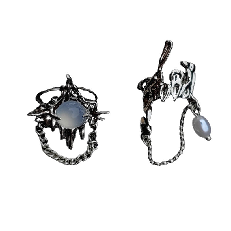The new cold and elegant moonstone tassel open ring is a niche design for women, exuding a sense of high-end luxury and a fashionable personality Item Picture
